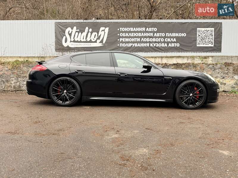 Фастбек Porsche Panamera 2016 в Києві