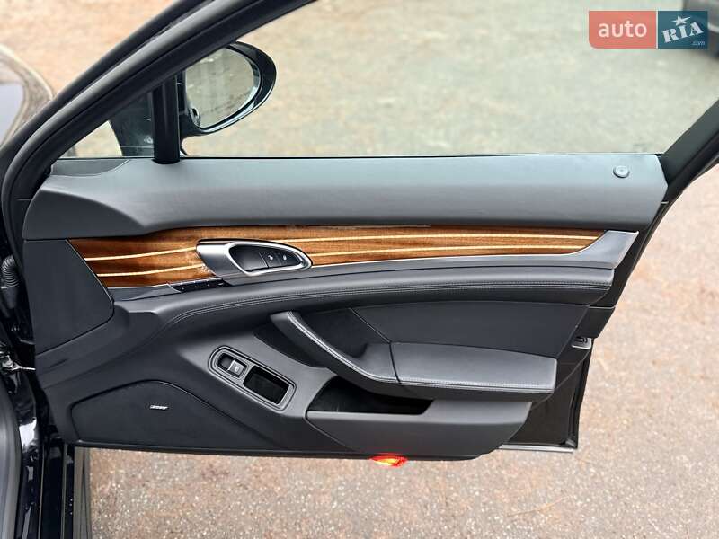 Фастбек Porsche Panamera 2016 в Києві