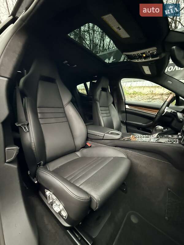 Фастбек Porsche Panamera 2016 в Києві