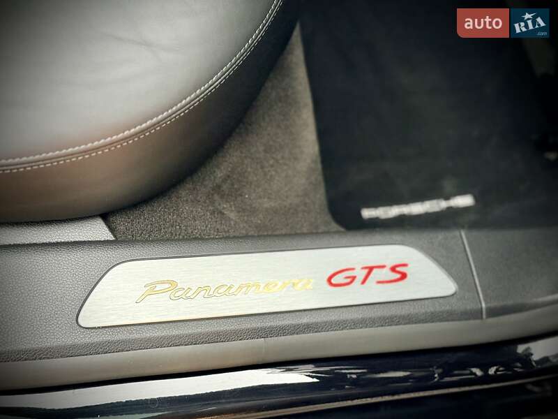 Фастбек Porsche Panamera 2016 в Києві