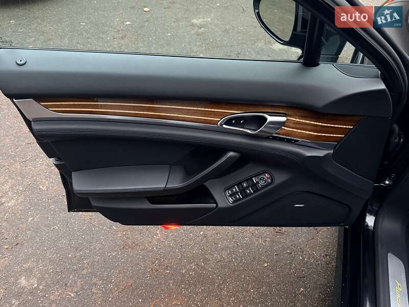 Фастбек Porsche Panamera 2016 в Києві