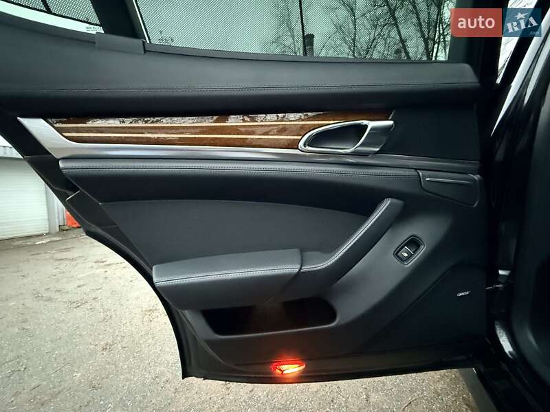 Фастбек Porsche Panamera 2016 в Києві