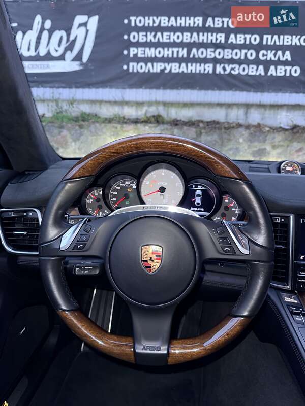 Фастбек Porsche Panamera 2016 в Києві