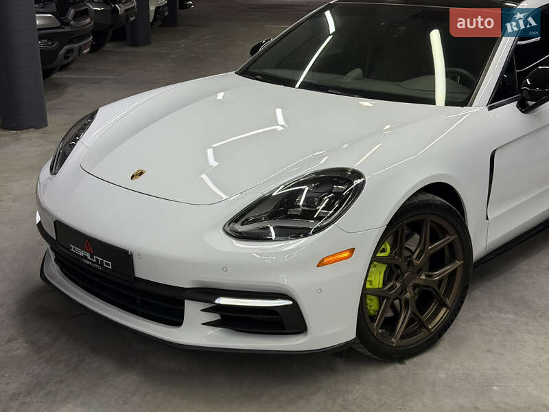 Фастбек Porsche Panamera 2017 в Одесі