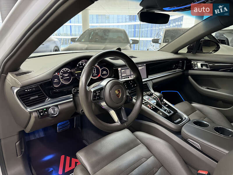 Фастбек Porsche Panamera 2017 в Одесі
