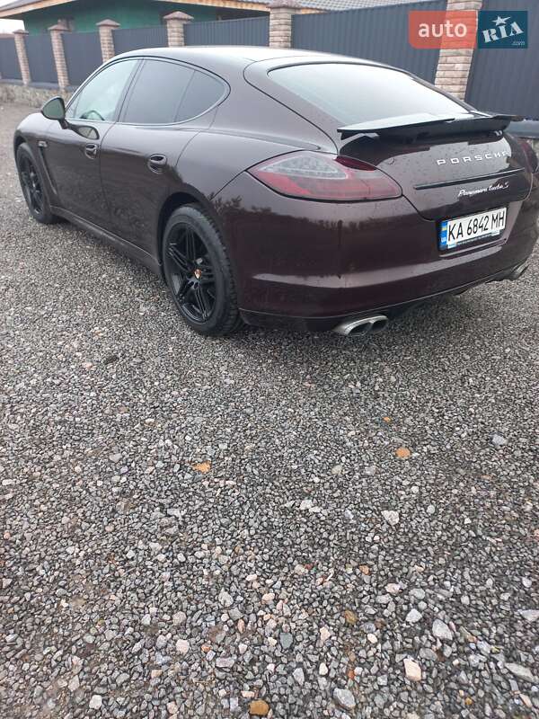 Фастбэк Porsche Panamera 2010 в Виннице