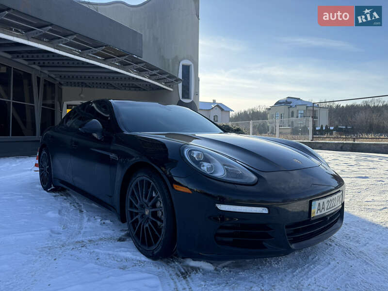 Фастбэк Porsche Panamera 2013 в Киеве