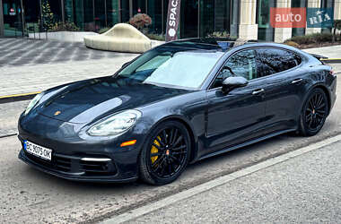 Фастбек Porsche Panamera 2017 в Львові