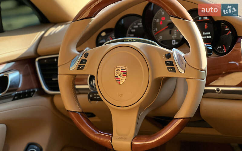 Фастбэк Porsche Panamera 2013 в Львове