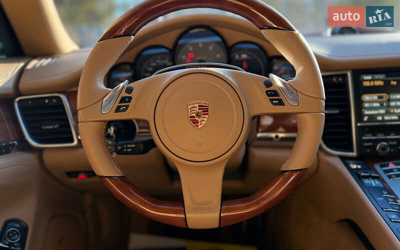 Фастбэк Porsche Panamera 2013 в Львове