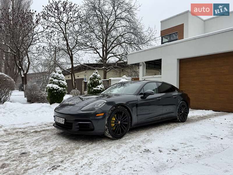 Фастбэк Porsche Panamera 2017 в Киеве фото Фастбэк Porsche Panamera 2017 в Киеве