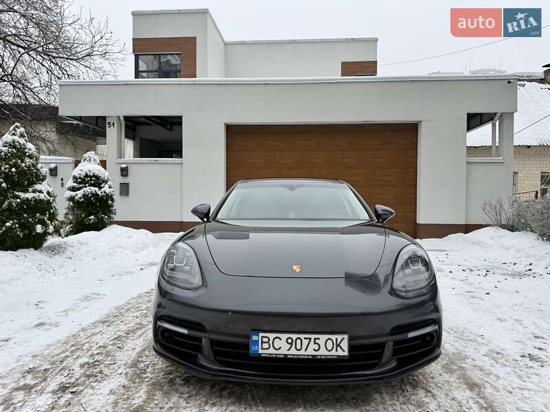 Фастбэк Porsche Panamera 2017 в Киеве фото 18 Фастбэк Porsche Panamera 2017 в Киеве