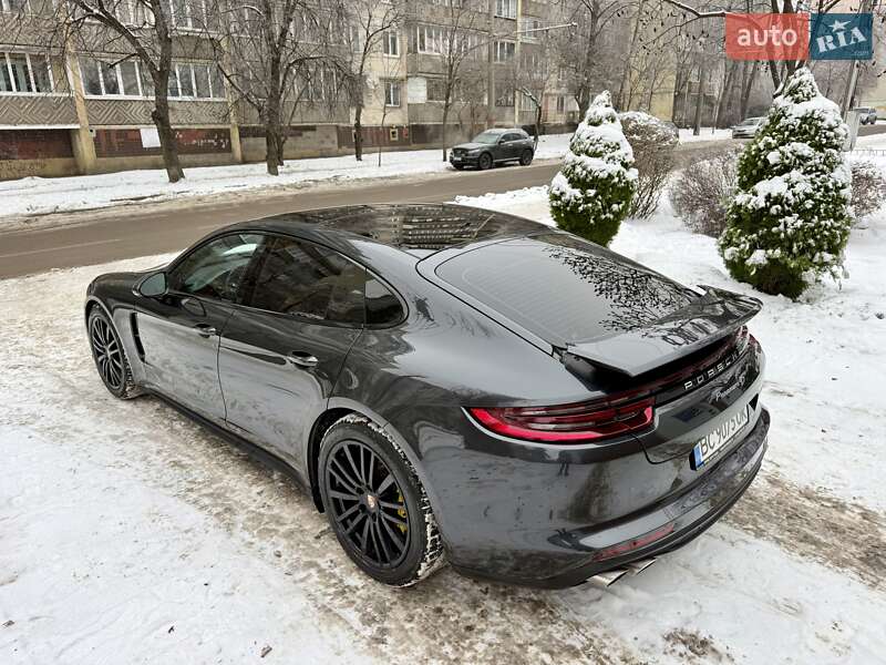 Фастбэк Porsche Panamera 2017 в Киеве фото 21 Фастбэк Porsche Panamera 2017 в Киеве