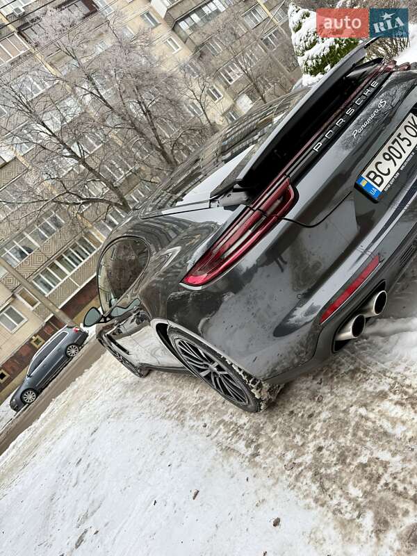 Фастбэк Porsche Panamera 2017 в Киеве фото 27 Фастбэк Porsche Panamera 2017 в Киеве