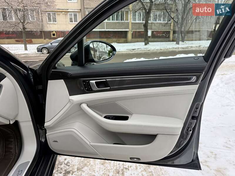 Фастбэк Porsche Panamera 2017 в Киеве фото 54 Фастбэк Porsche Panamera 2017 в Киеве