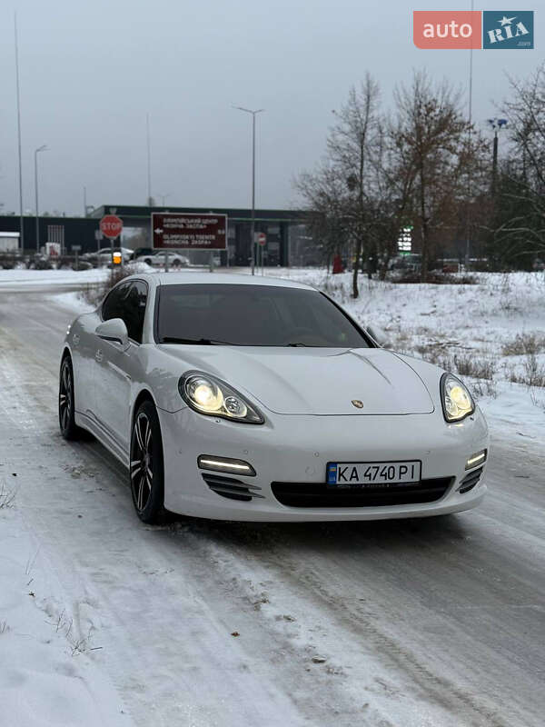 Фастбэк Porsche Panamera 2010 в Киеве