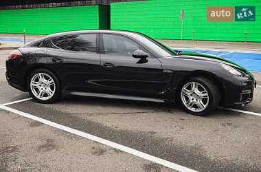 Фастбэк Porsche Panamera 2011 в Киеве