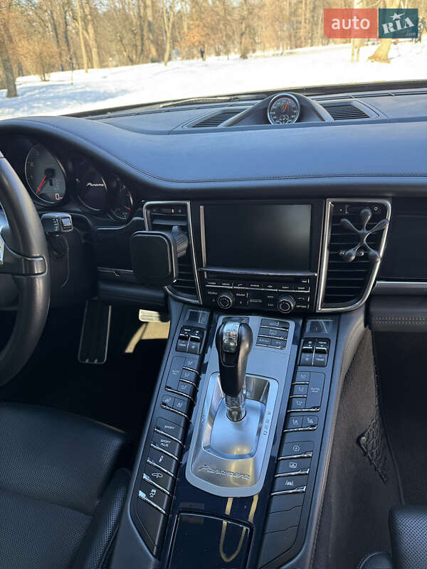 Фастбэк Porsche Panamera 2013 в Киеве