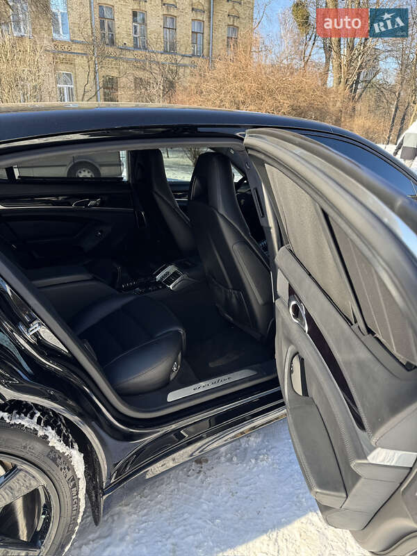 Фастбэк Porsche Panamera 2013 в Киеве