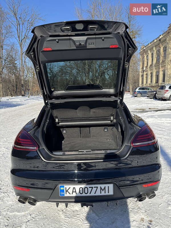 Фастбэк Porsche Panamera 2013 в Киеве