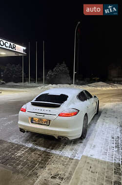 Фастбек Porsche Panamera 2012 в Львові