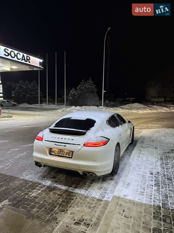 Фастбэк Porsche Panamera 2012 в Львове