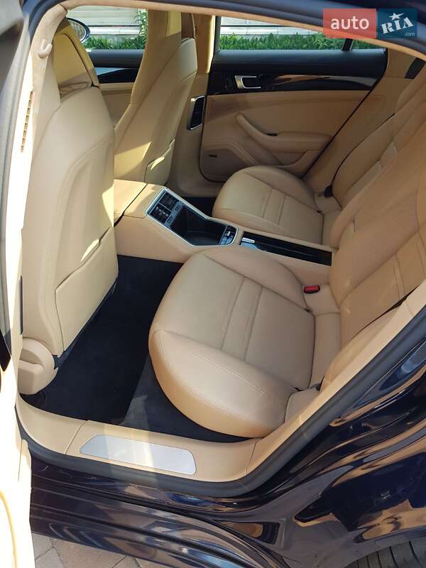 Фастбэк Porsche Panamera 2017 в Киеве