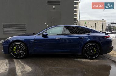 Фастбэк Porsche Panamera 2024 в Киеве