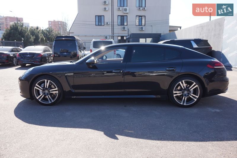 Фастбэк Porsche Panamera 2013 в Одессе