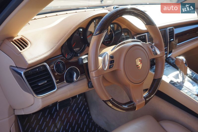 Фастбэк Porsche Panamera 2013 в Одессе