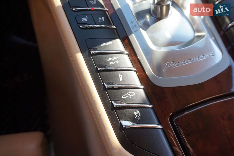 Фастбэк Porsche Panamera 2013 в Одессе