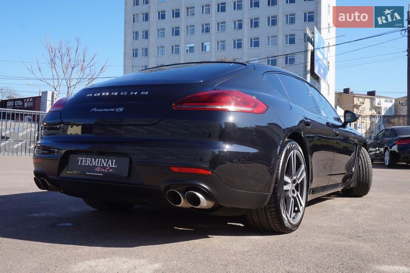 Фастбэк Porsche Panamera 2013 в Одессе