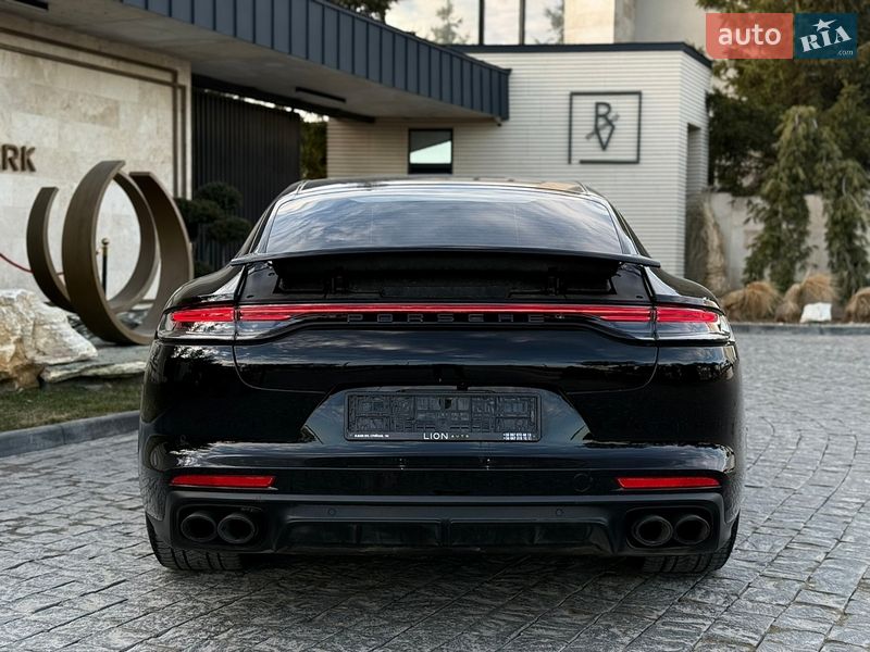 Фастбэк Porsche Panamera 2022 в Львове