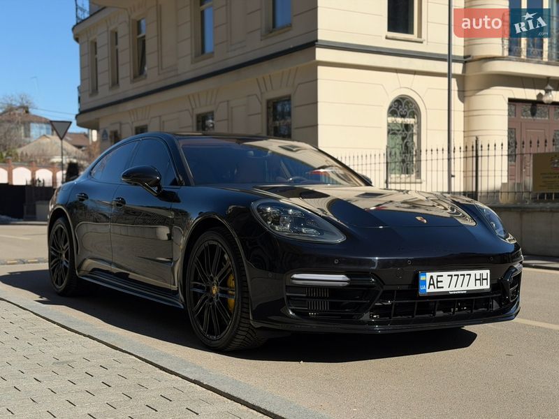 Фастбэк Porsche Panamera 2017 в Киеве