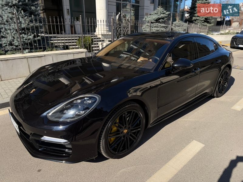 Фастбэк Porsche Panamera 2017 в Киеве