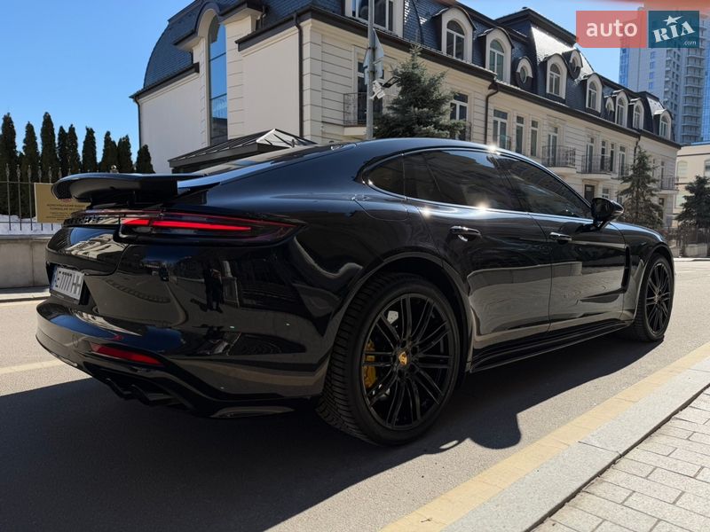 Фастбэк Porsche Panamera 2017 в Киеве