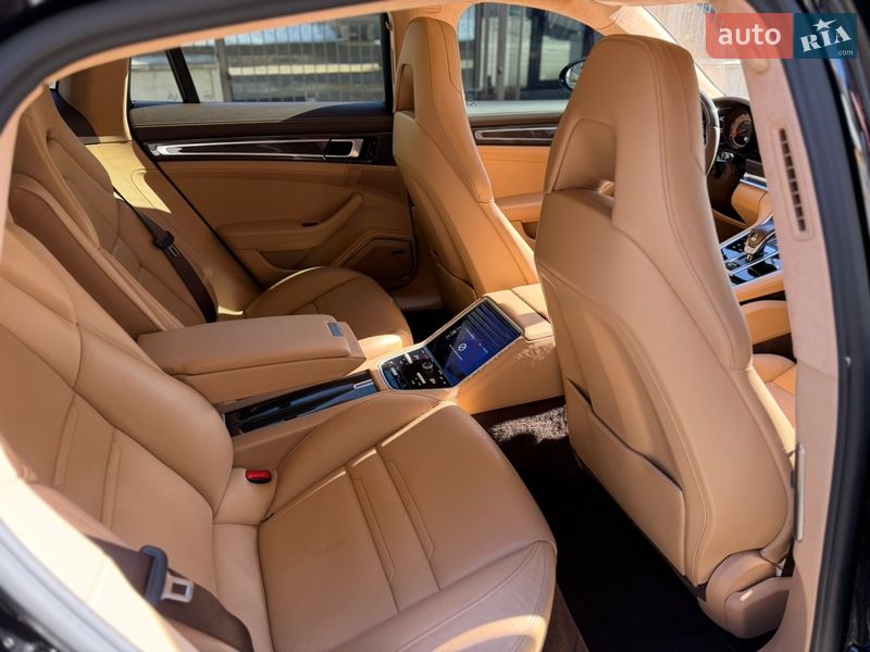 Фастбэк Porsche Panamera 2017 в Киеве