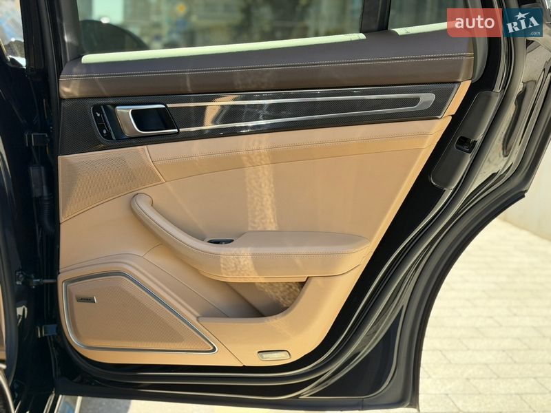Фастбэк Porsche Panamera 2017 в Киеве