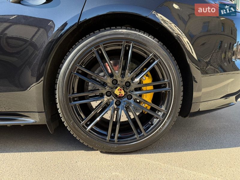 Фастбэк Porsche Panamera 2017 в Киеве