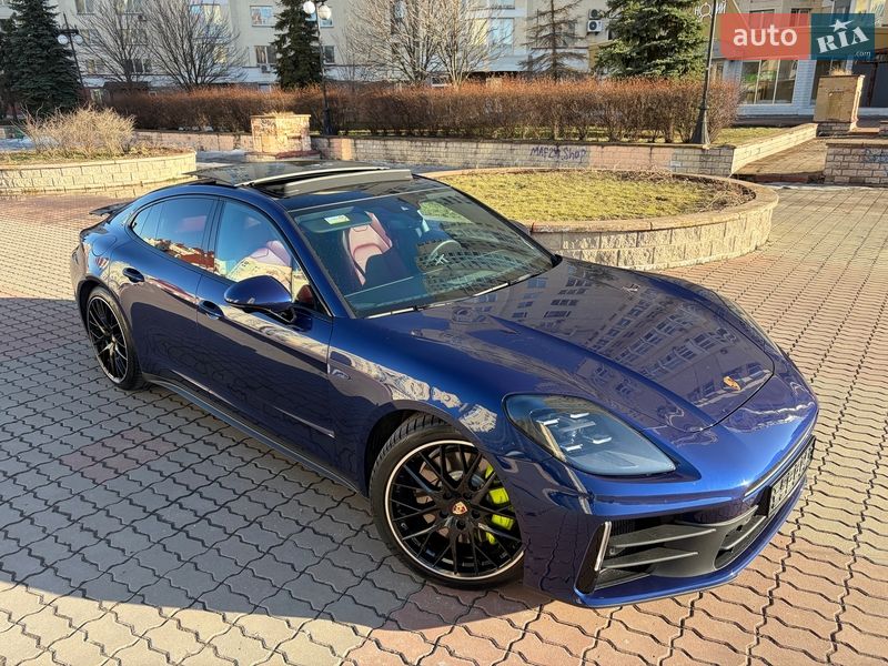 Фастбэк Porsche Panamera 2024 в Киеве