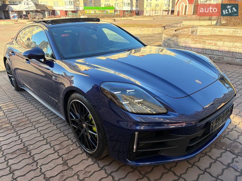 Фастбэк Porsche Panamera 2024 в Киеве