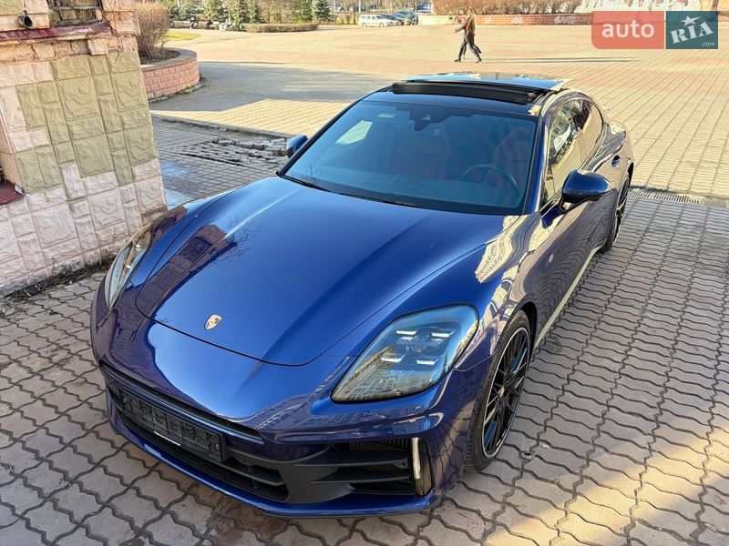 Фастбэк Porsche Panamera 2024 в Киеве