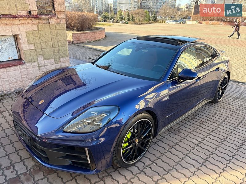 Фастбэк Porsche Panamera 2024 в Киеве