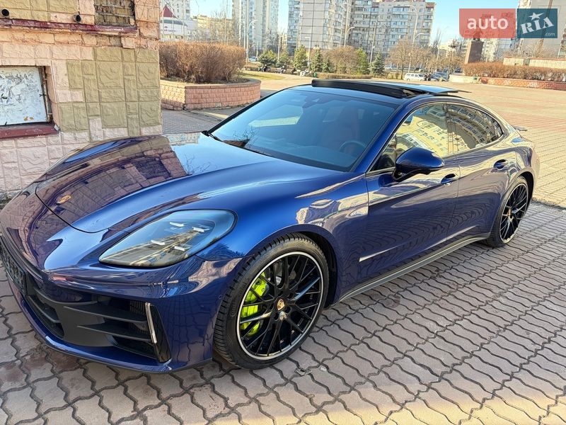 Фастбэк Porsche Panamera 2024 в Киеве