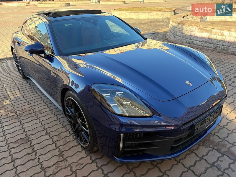 Фастбэк Porsche Panamera 2024 в Киеве
