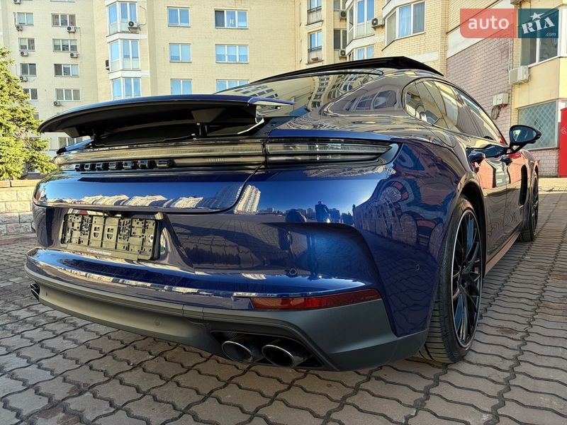 Фастбэк Porsche Panamera 2024 в Киеве