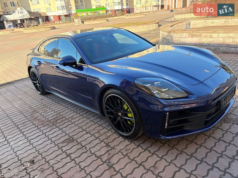 Фастбэк Porsche Panamera 2024 в Киеве
