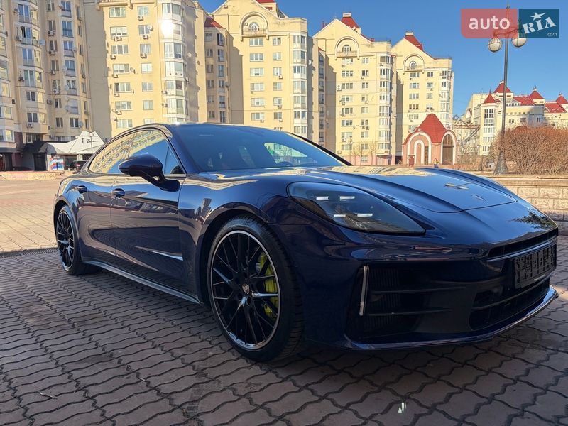 Фастбэк Porsche Panamera 2024 в Киеве