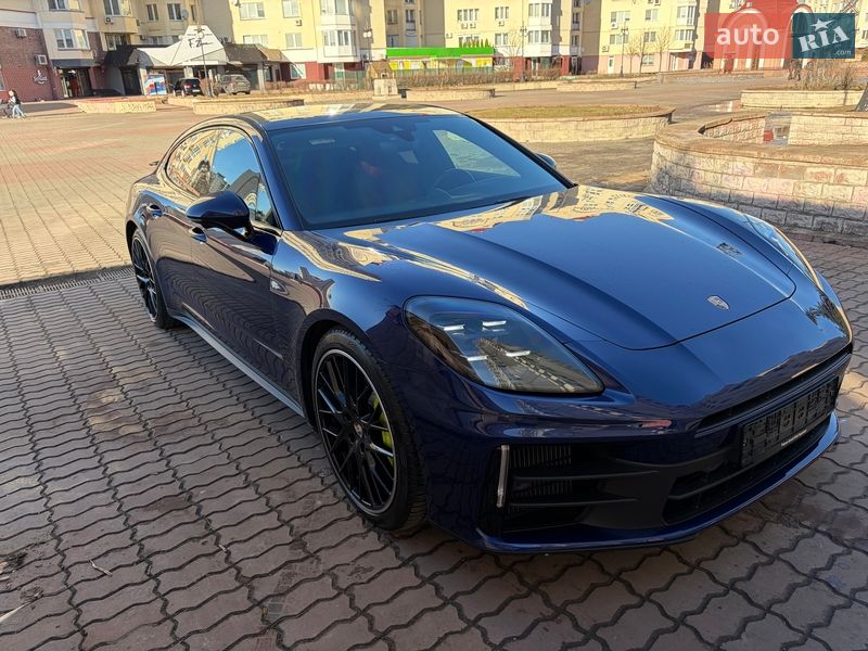 Фастбэк Porsche Panamera 2024 в Киеве