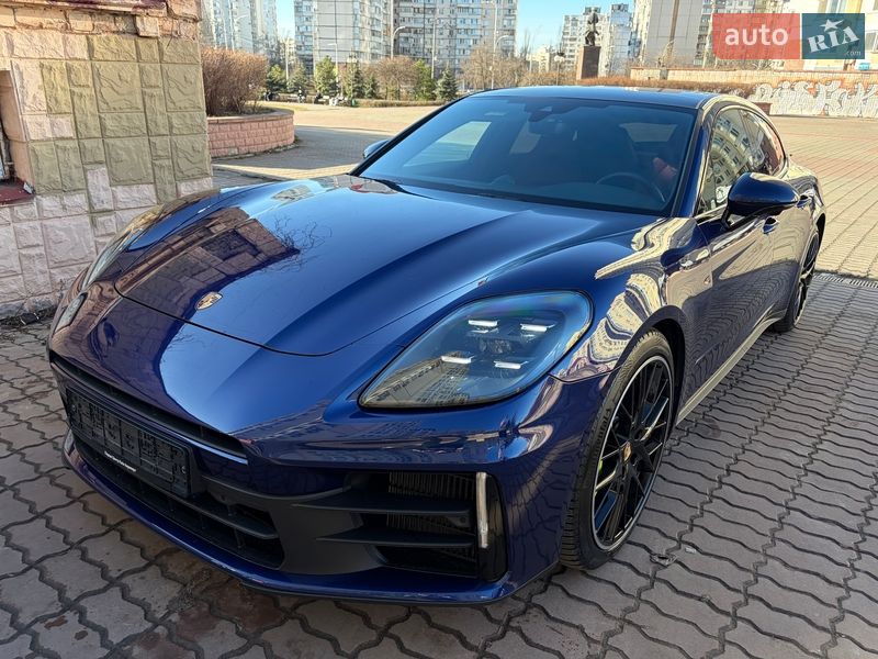 Фастбэк Porsche Panamera 2024 в Киеве